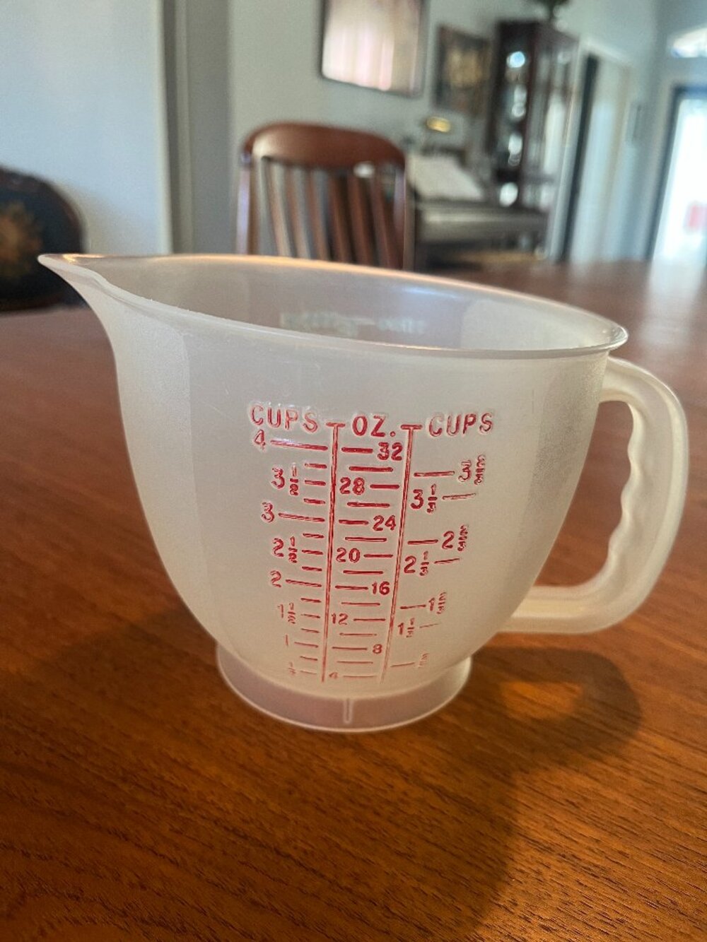 Vintage Tupperware 4 cup measuring cup